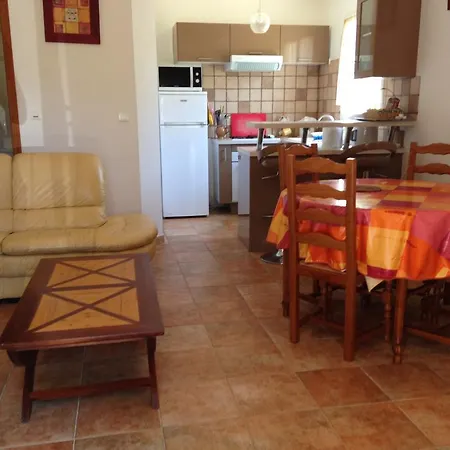Holiday home Maison Les Pieds Dans L Eau Farinole